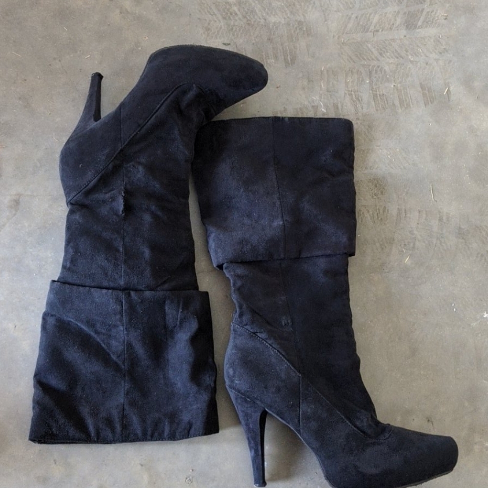 Elle Black Suede Boots
